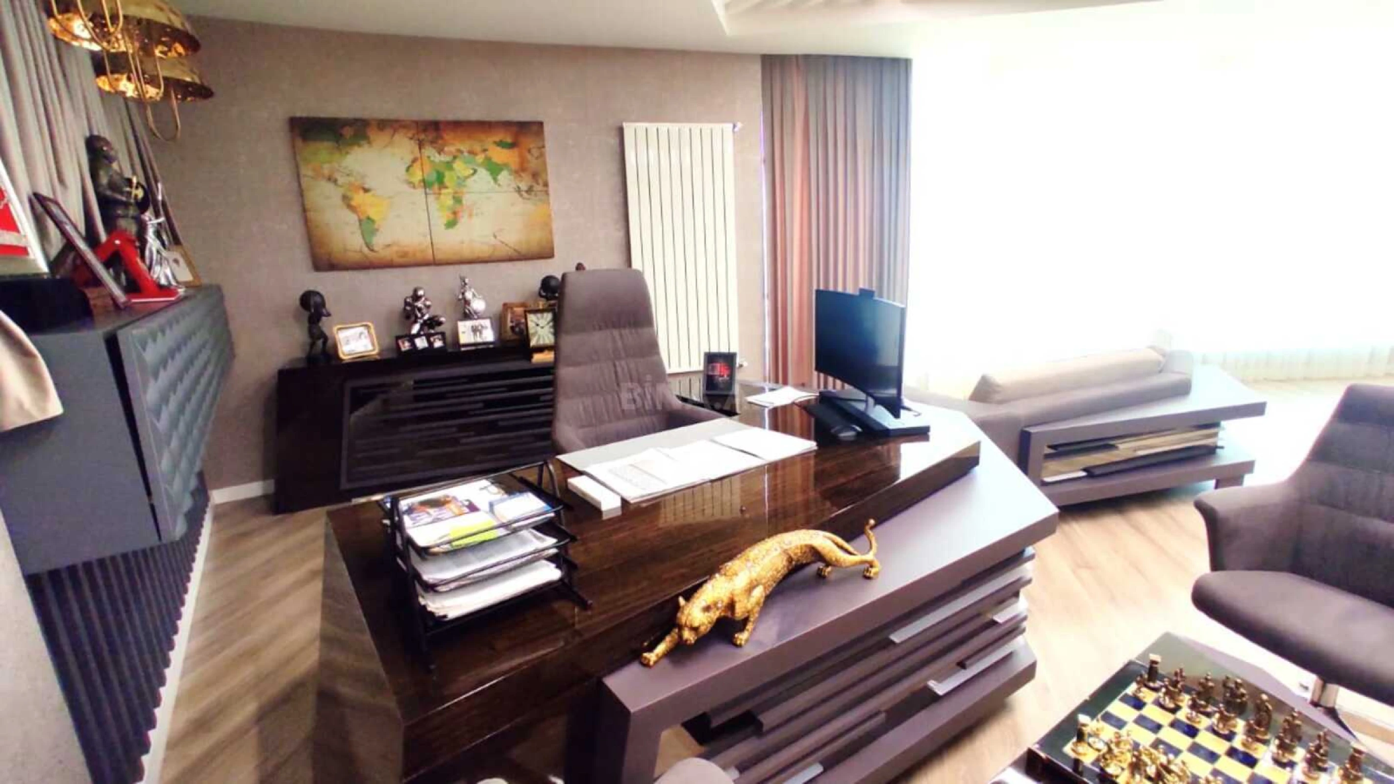 Satılır 5 otaqlı ofis 217 m²