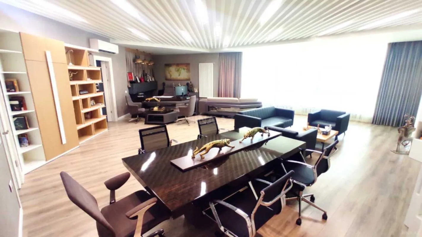 Satılır 5 otaqlı ofis 217 m²