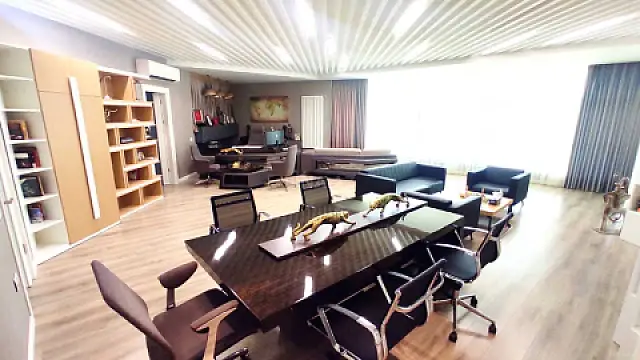 Satılır 5 otaqlı ofis 217 m²
