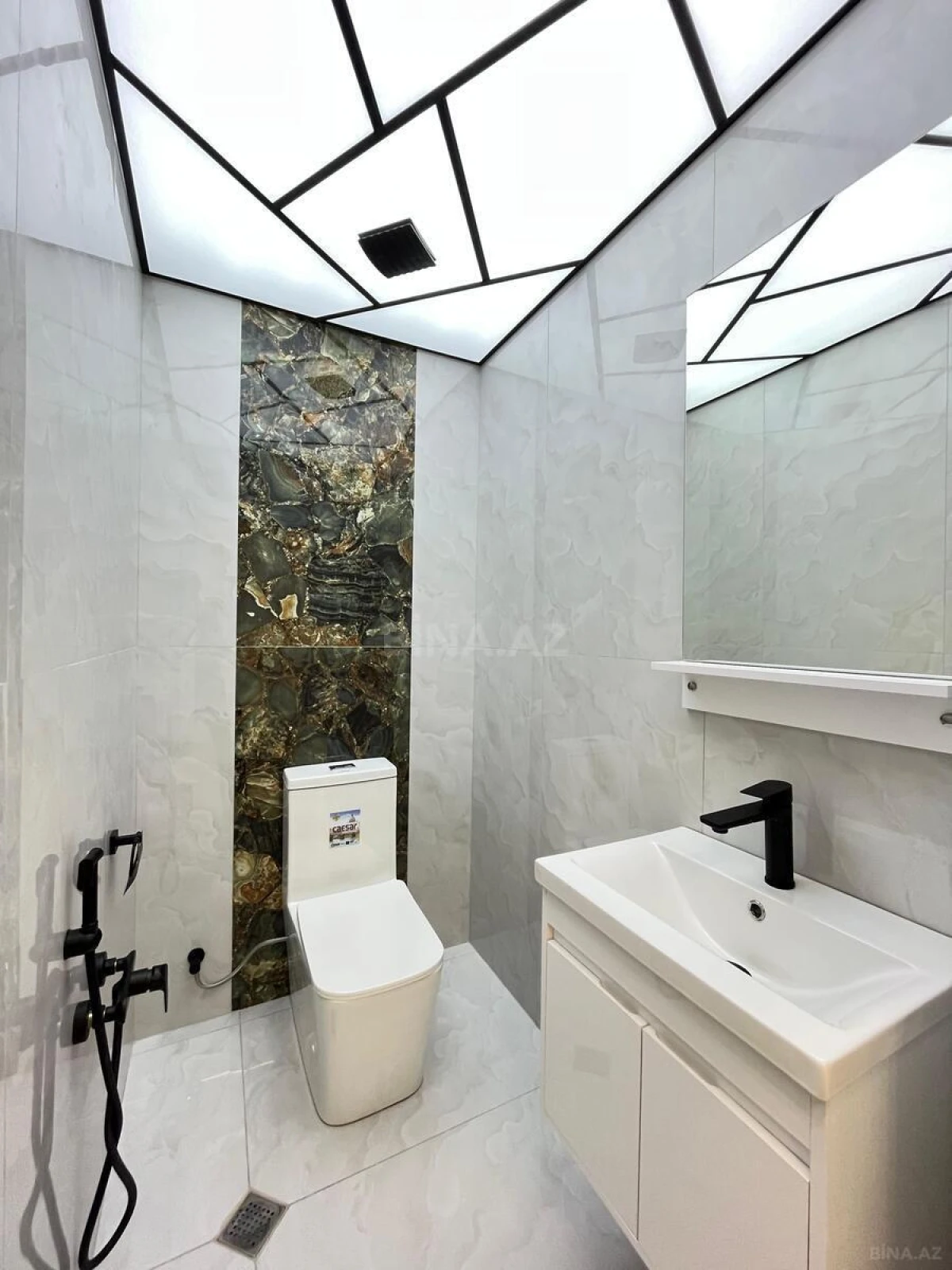 Satılır 2 otaqlı mənzil 75 m²