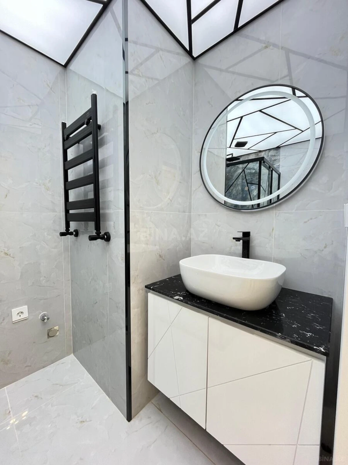 Satılır 2 otaqlı mənzil 75 m²