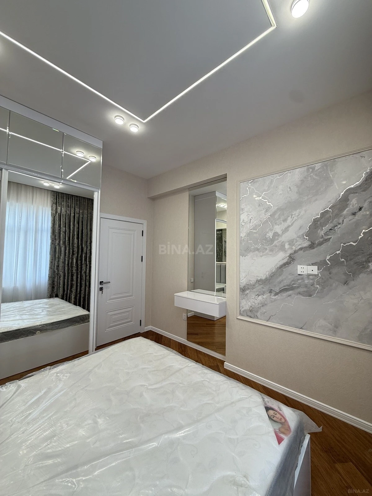 Satılır 2 otaqlı mənzil 75 m²