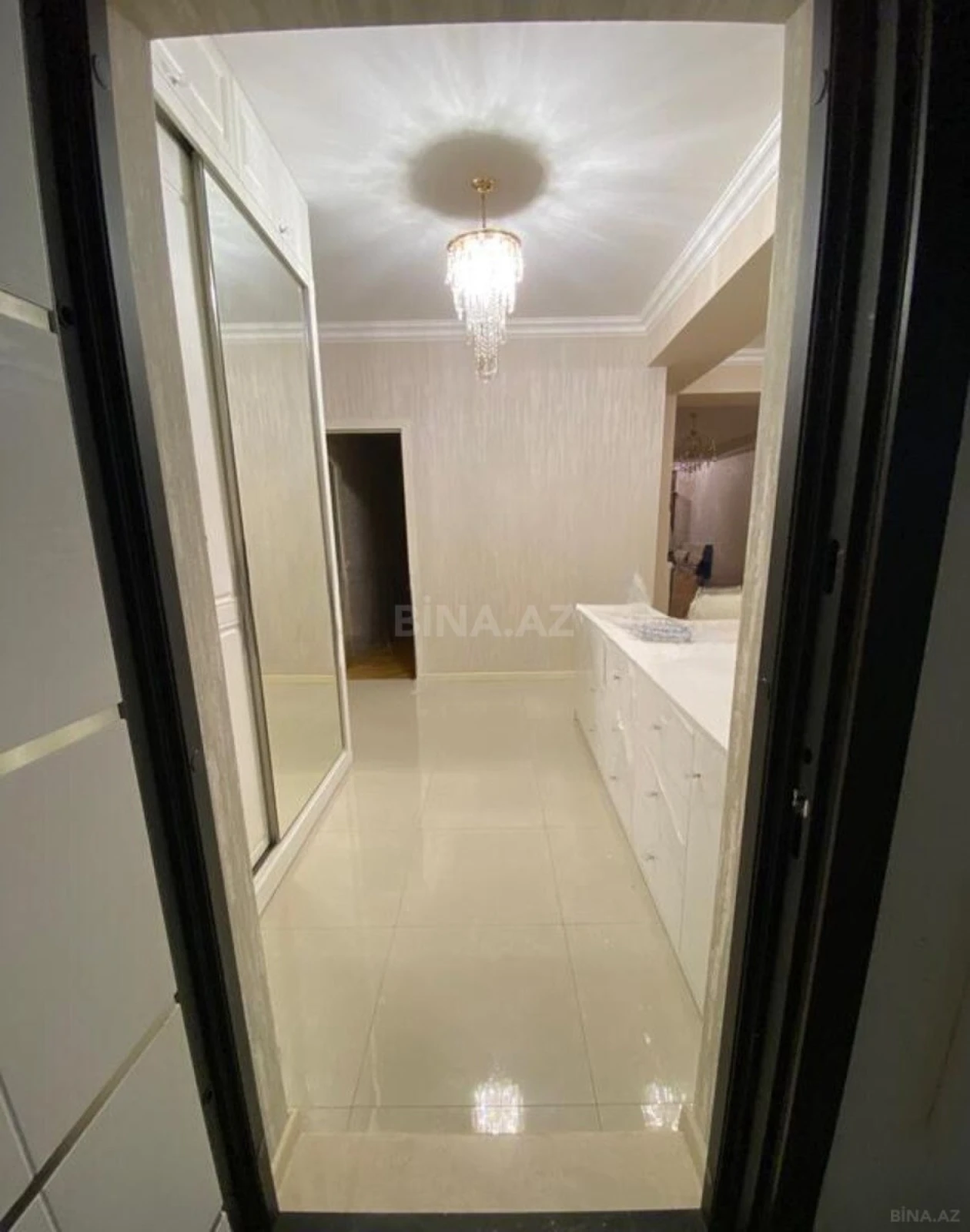Satılır 3 otaqlı mənzil 116.7 m²