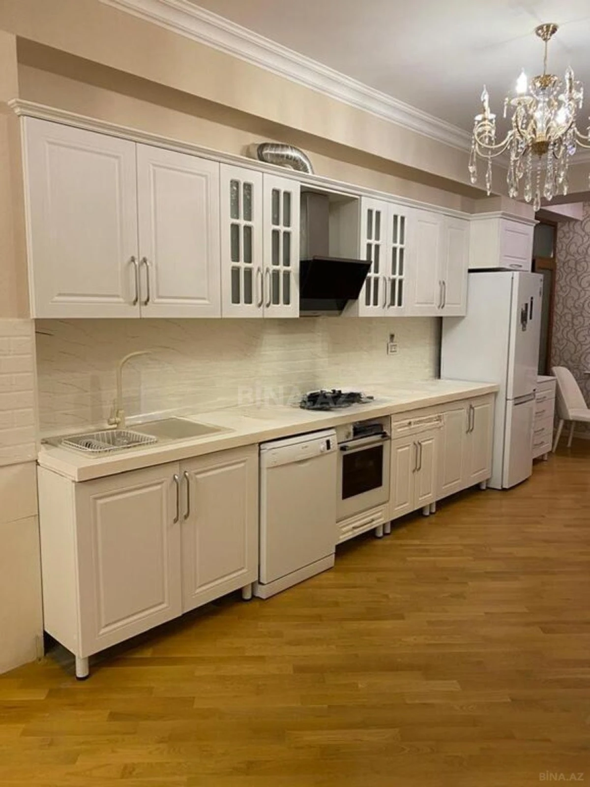 Satılır 3 otaqlı mənzil 116.7 m²