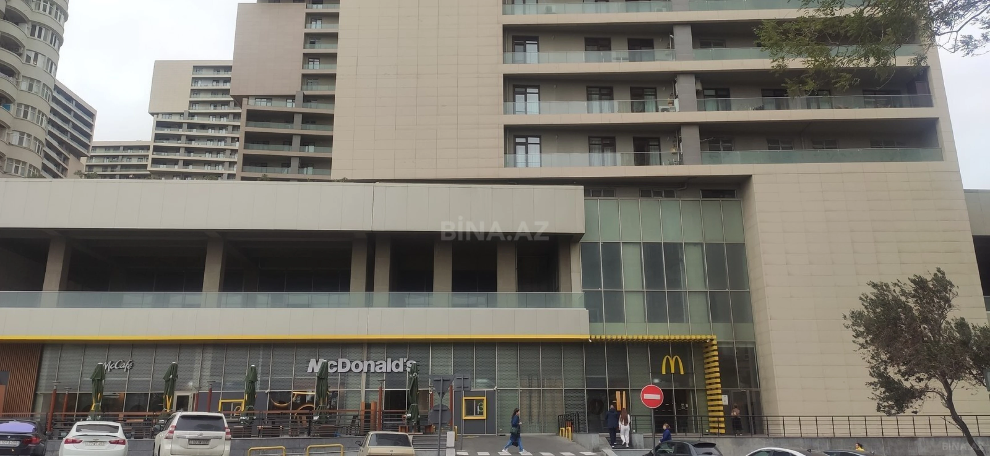 Satılır 4 otaqlı mənzil 178 m²