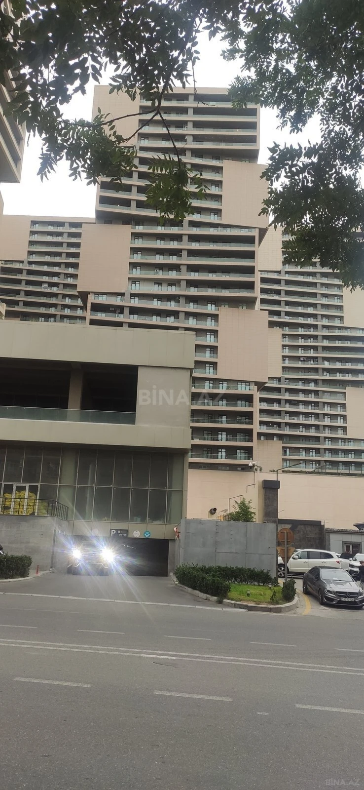 Satılır 4 otaqlı mənzil 178 m²