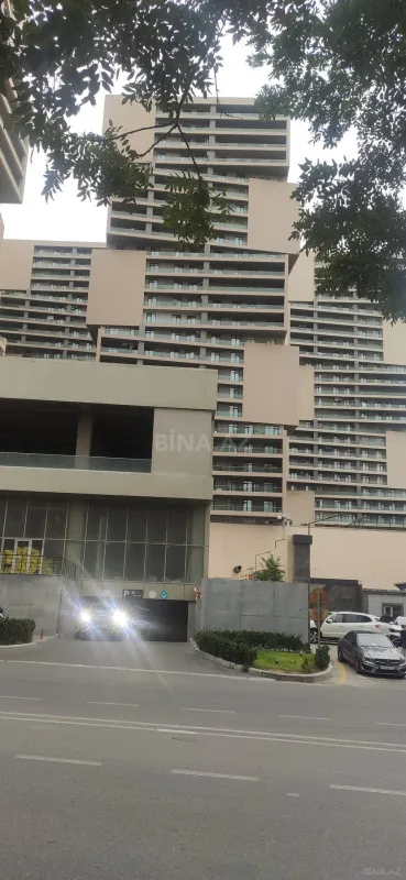Satılır 4 otaqlı mənzil 178 m²