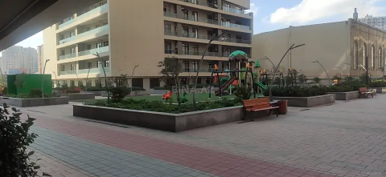 Satılır 4 otaqlı mənzil 178 m²