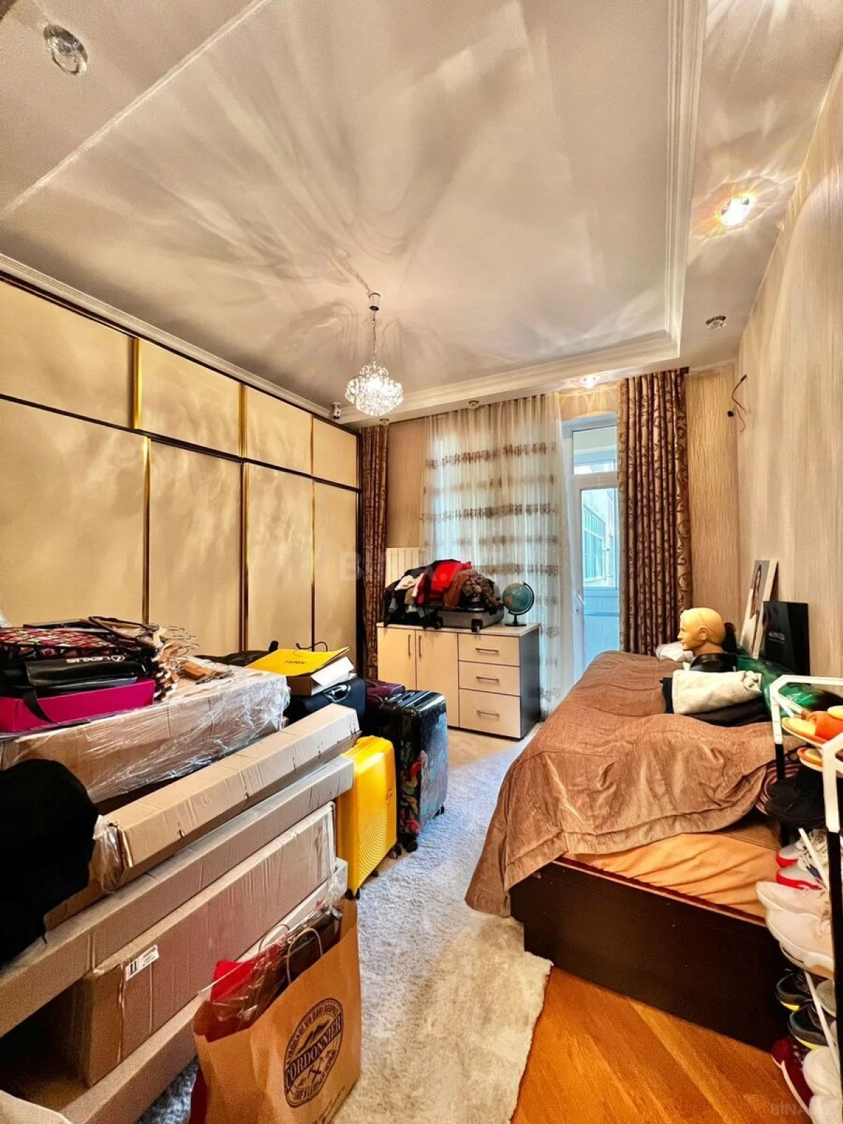 Satılır 4 otaqlı mənzil 210 m²