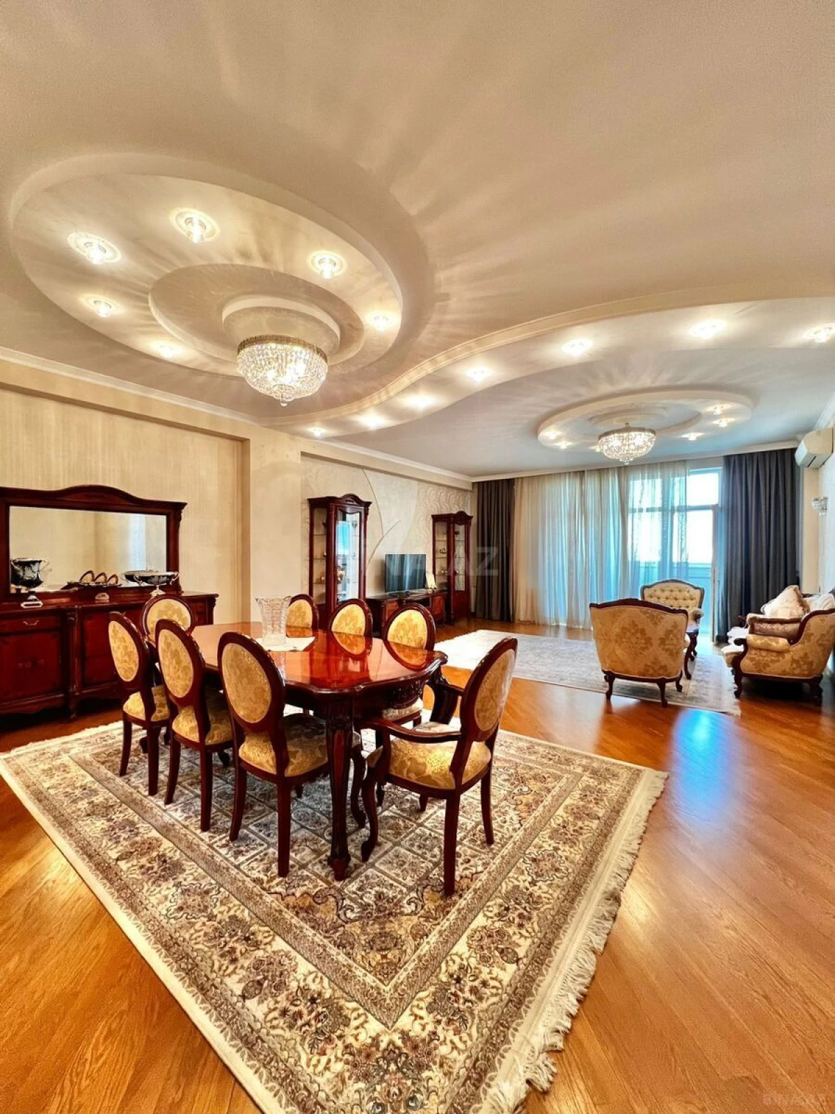 Satılır 4 otaqlı mənzil 210 m²