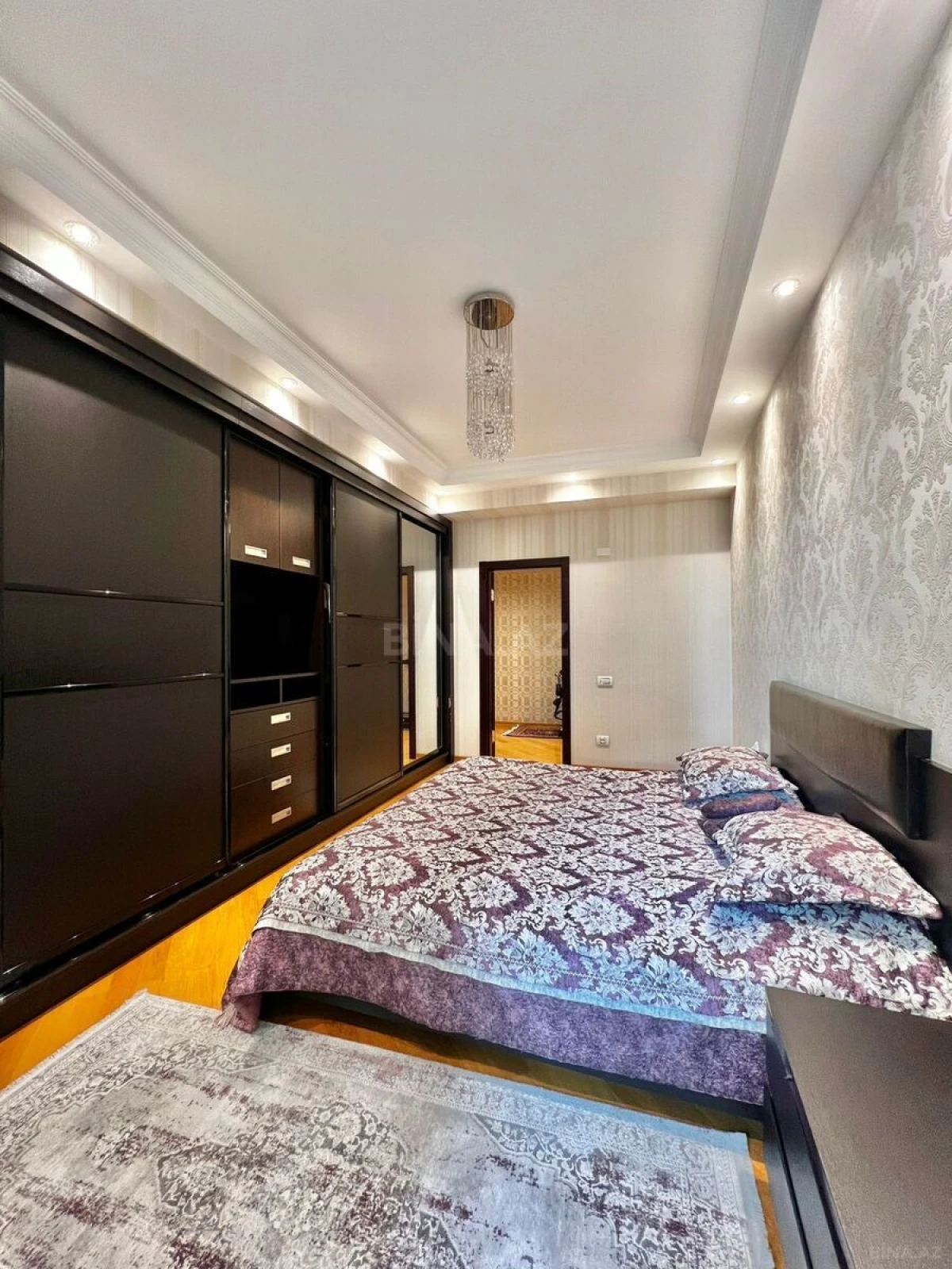 Satılır 4 otaqlı mənzil 210 m²