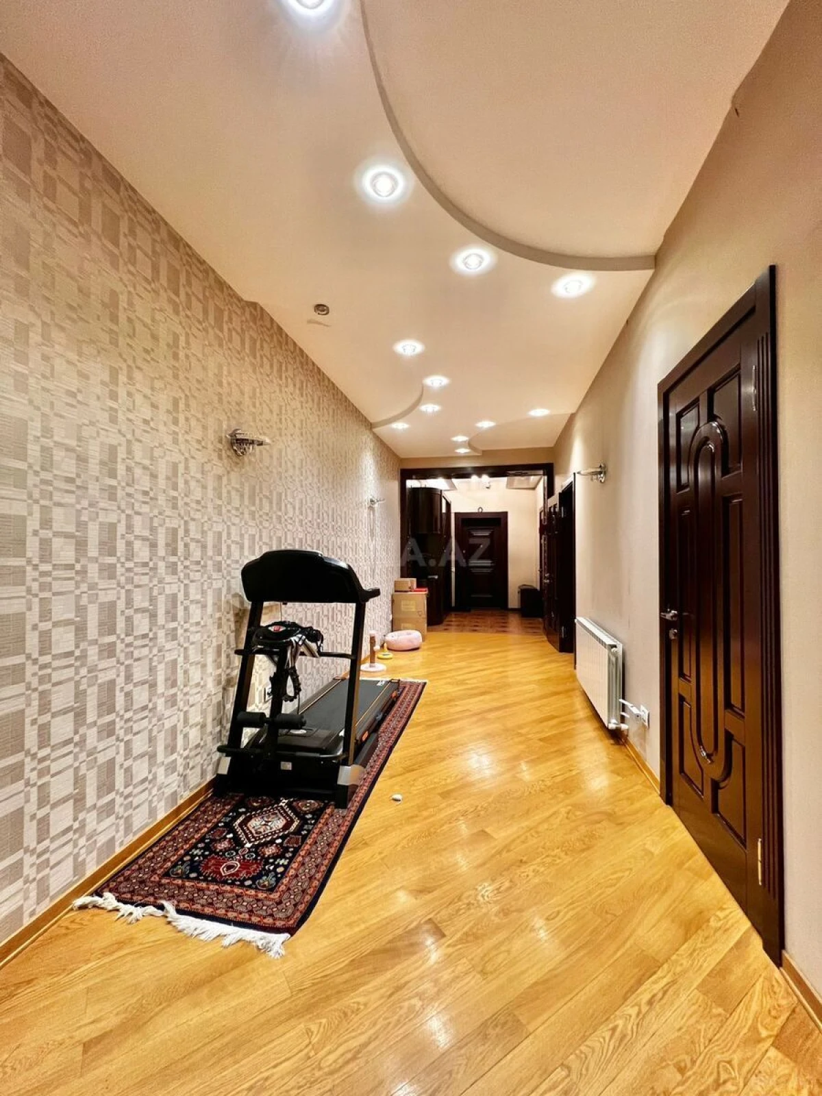 Satılır 4 otaqlı mənzil 210 m²