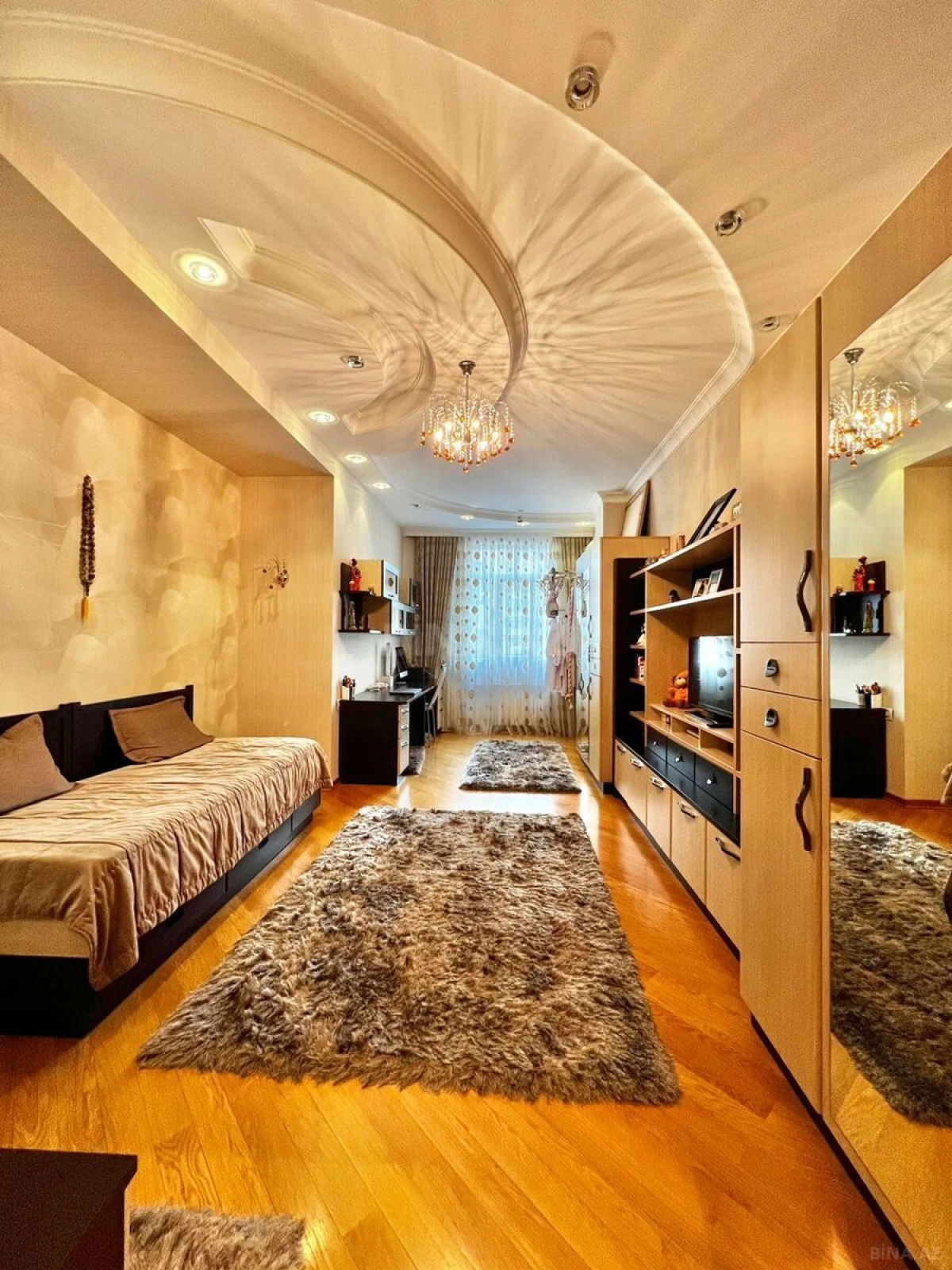 Satılır 4 otaqlı mənzil 210 m²