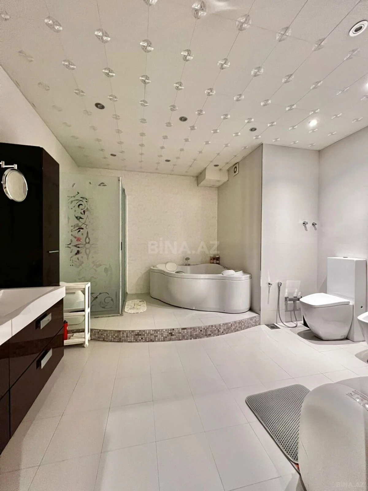 Satılır 4 otaqlı mənzil 210 m²