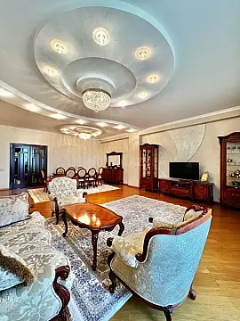 Satılır 4 otaqlı mənzil 210 m²