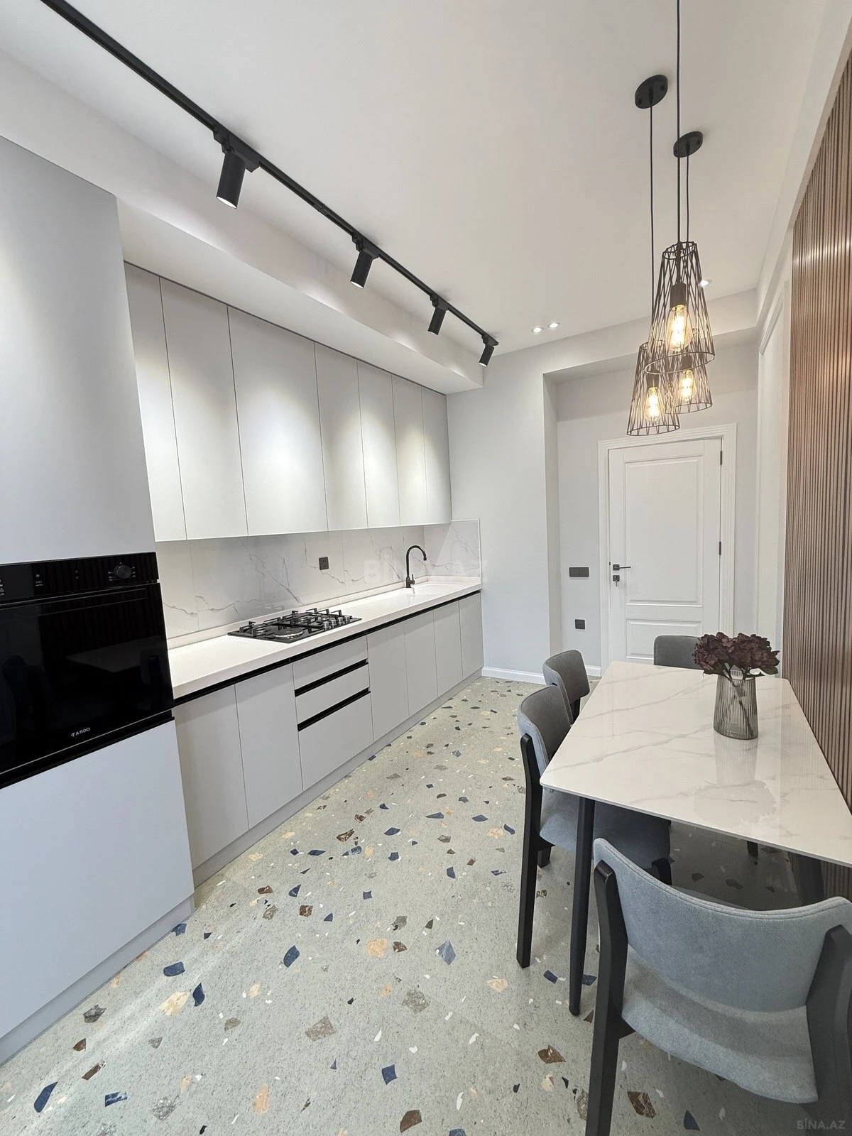 Satılır 2 otaqlı mənzil 70 m²