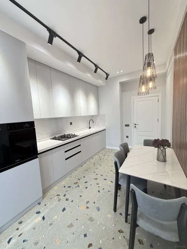 Satılır 2 otaqlı mənzil 70 m²
