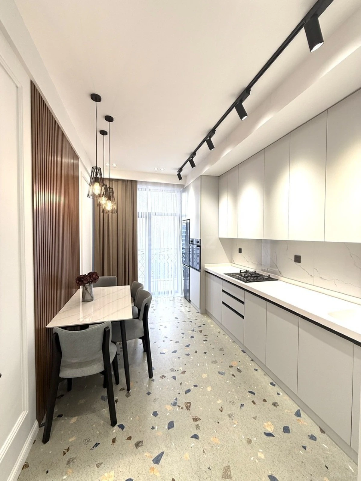 Satılır 2 otaqlı mənzil 70 m²