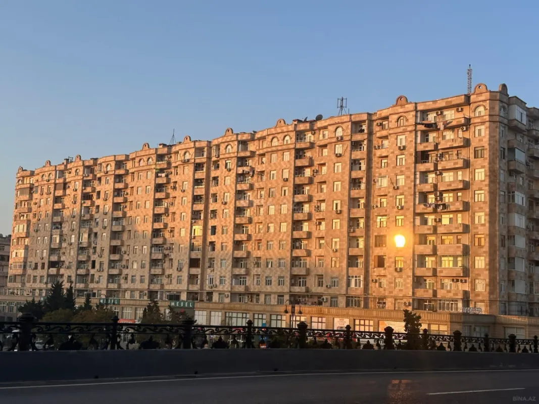 Satılır 3 otaqlı mənzil 135 m²