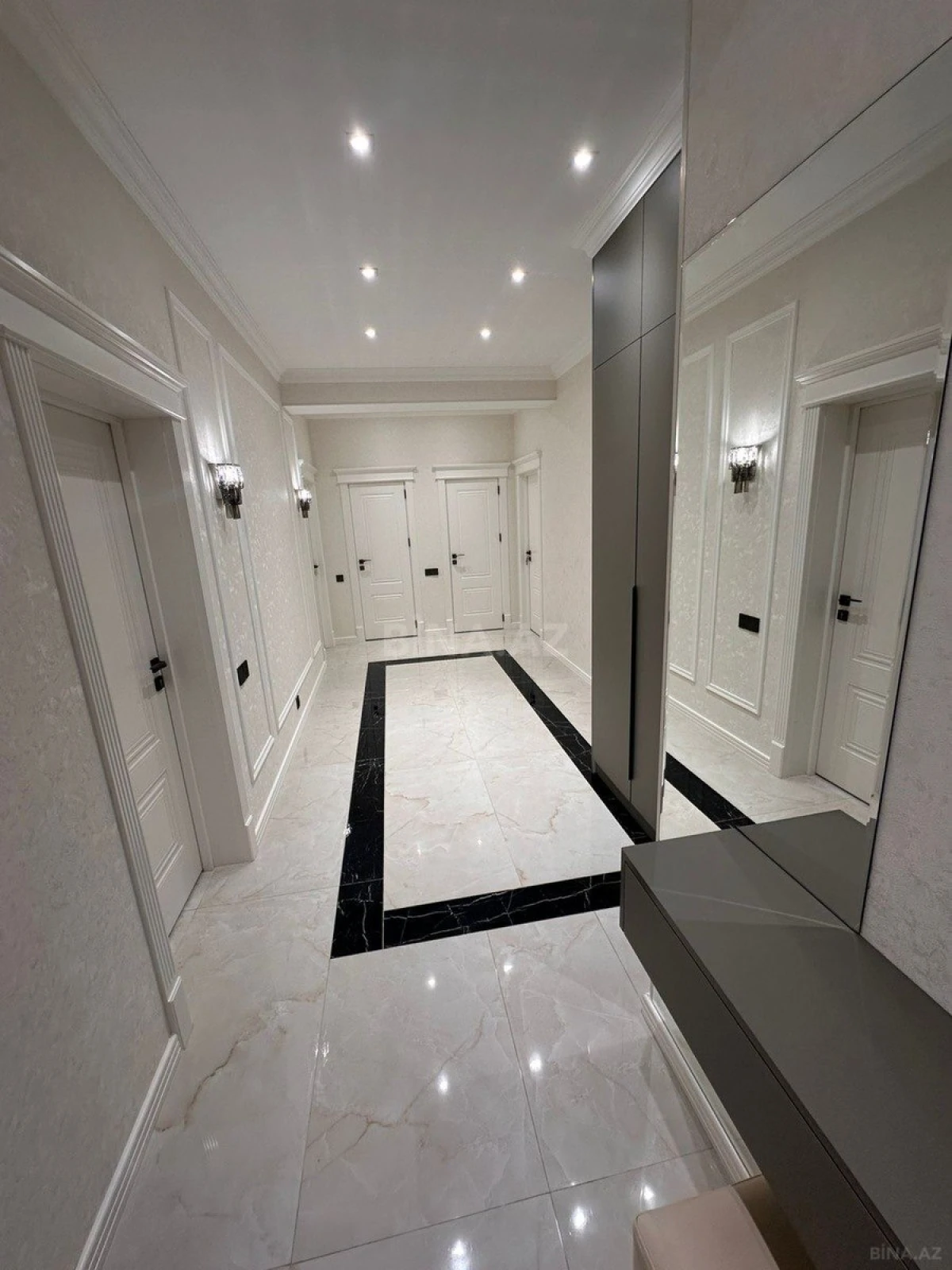 Satılır 3 otaqlı mənzil 135 m²