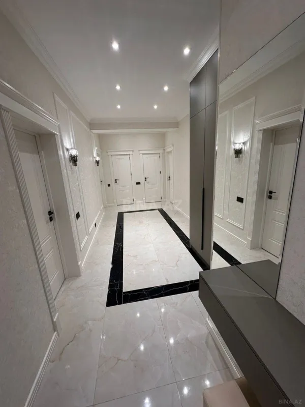 Satılır 3 otaqlı mənzil 135 m²