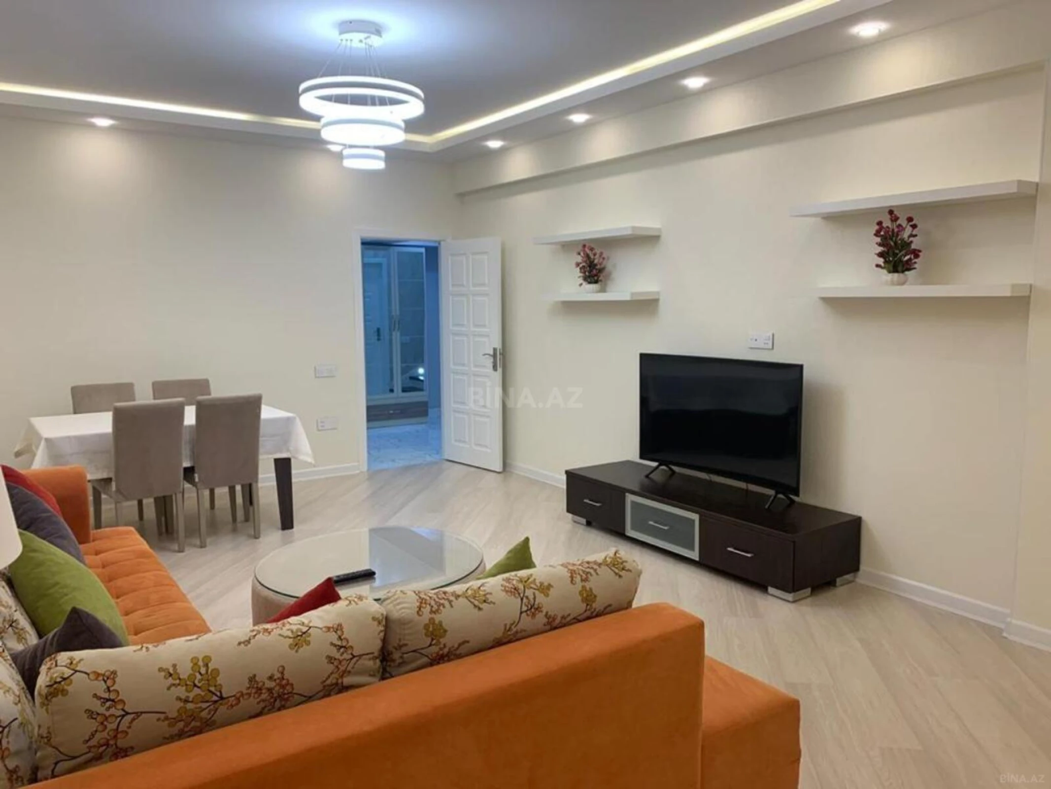 Kirayə verilir 3 otaqlı mənzil 160 m²