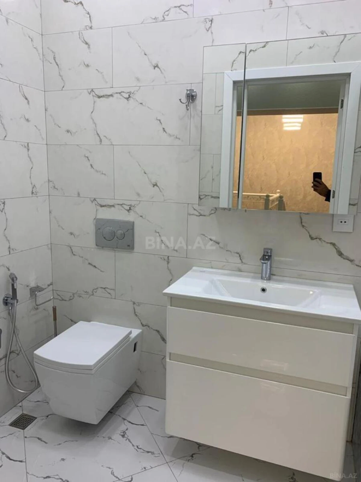 Kirayə verilir 3 otaqlı mənzil 160 m²