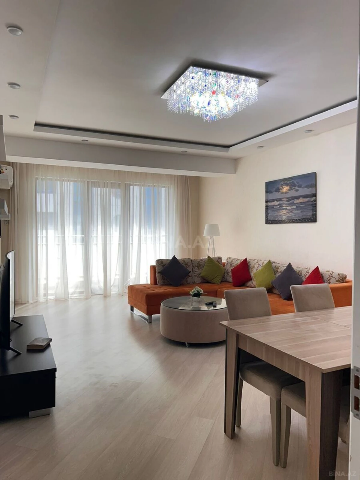 Kirayə verilir 3 otaqlı mənzil 160 m²