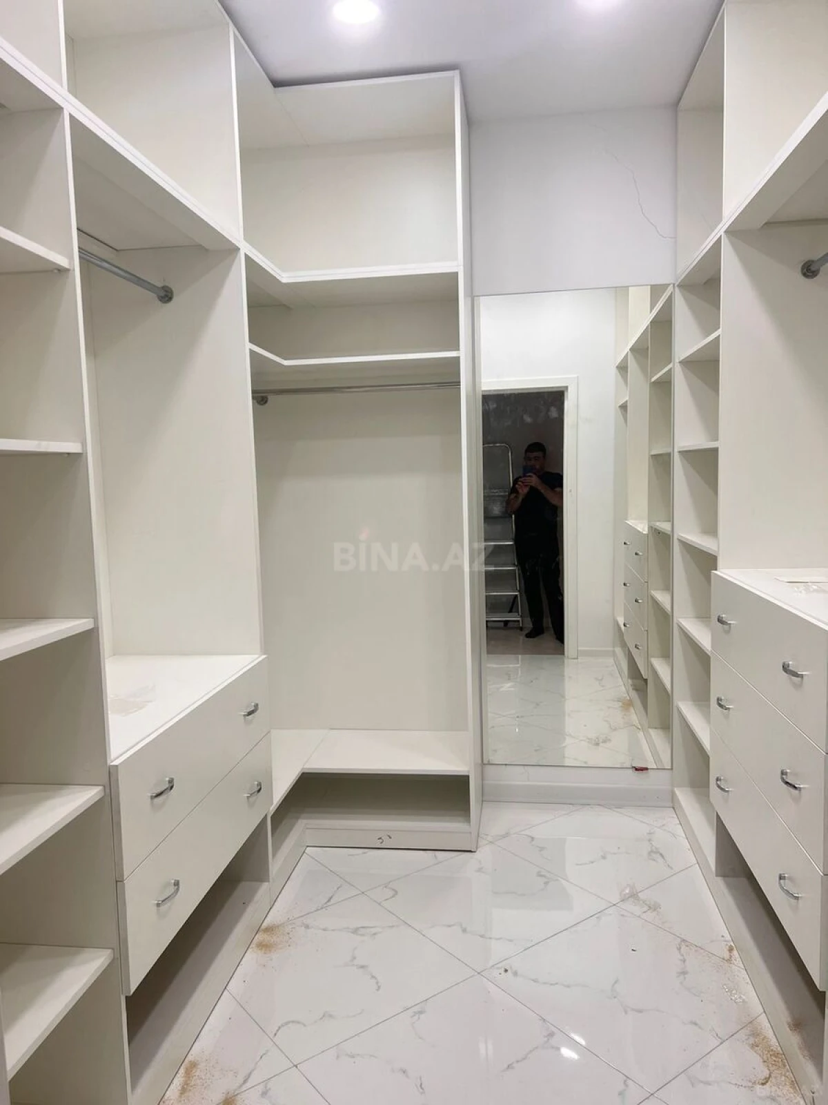 Kirayə verilir 3 otaqlı mənzil 160 m²