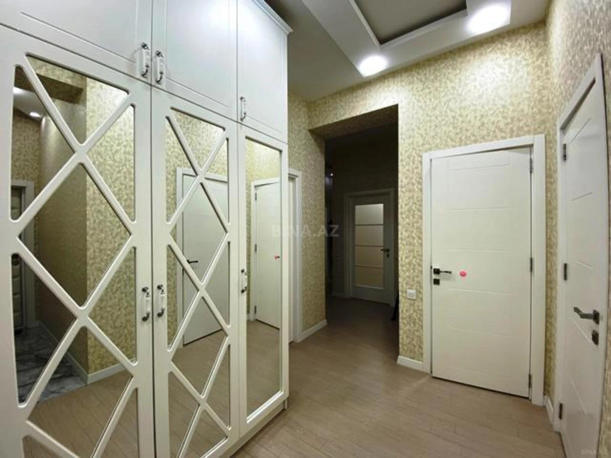 Satılır 3 otaqlı mənzil 105 m²