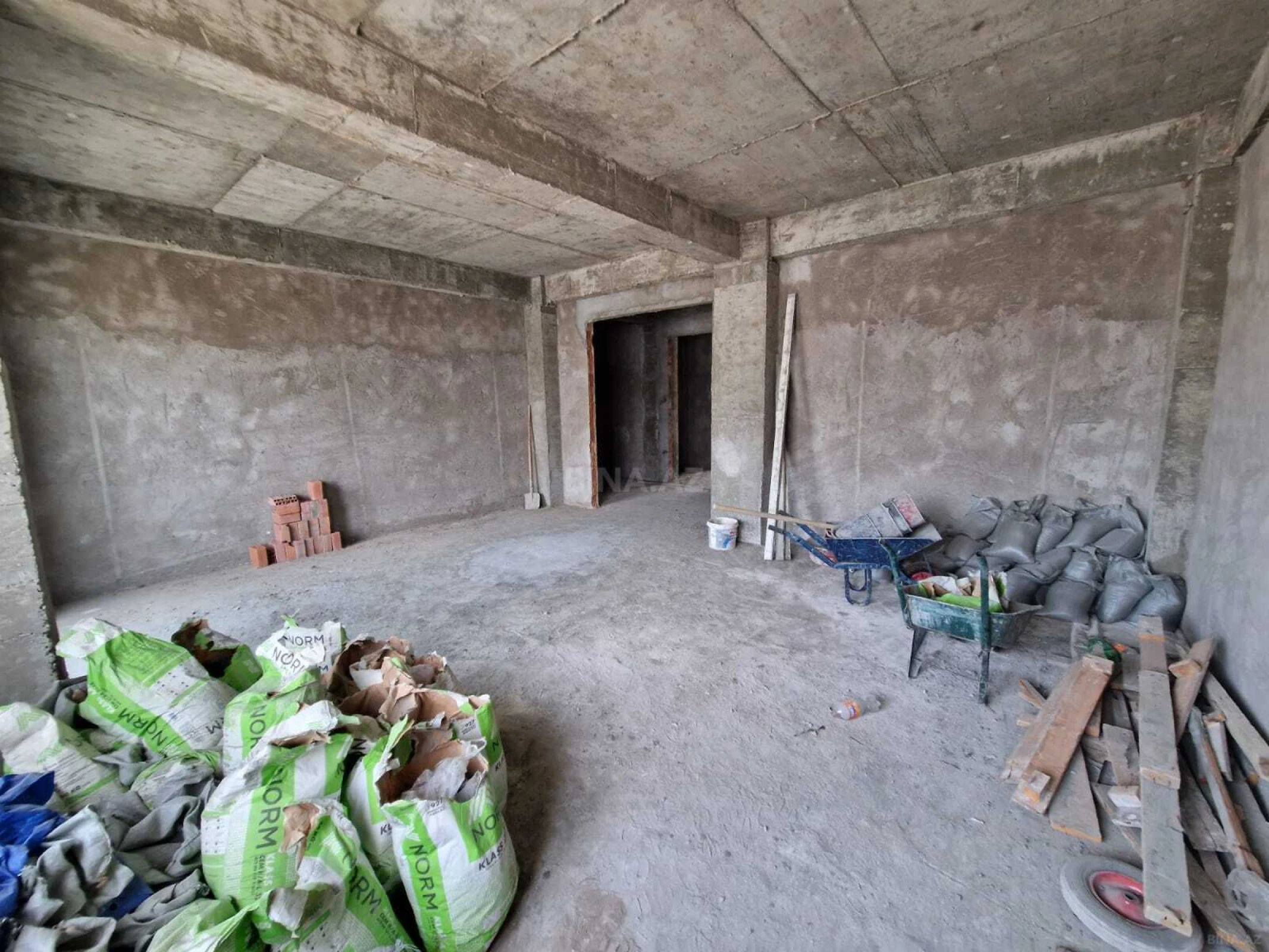 Satılır 4 otaqlı mənzil 167 m²