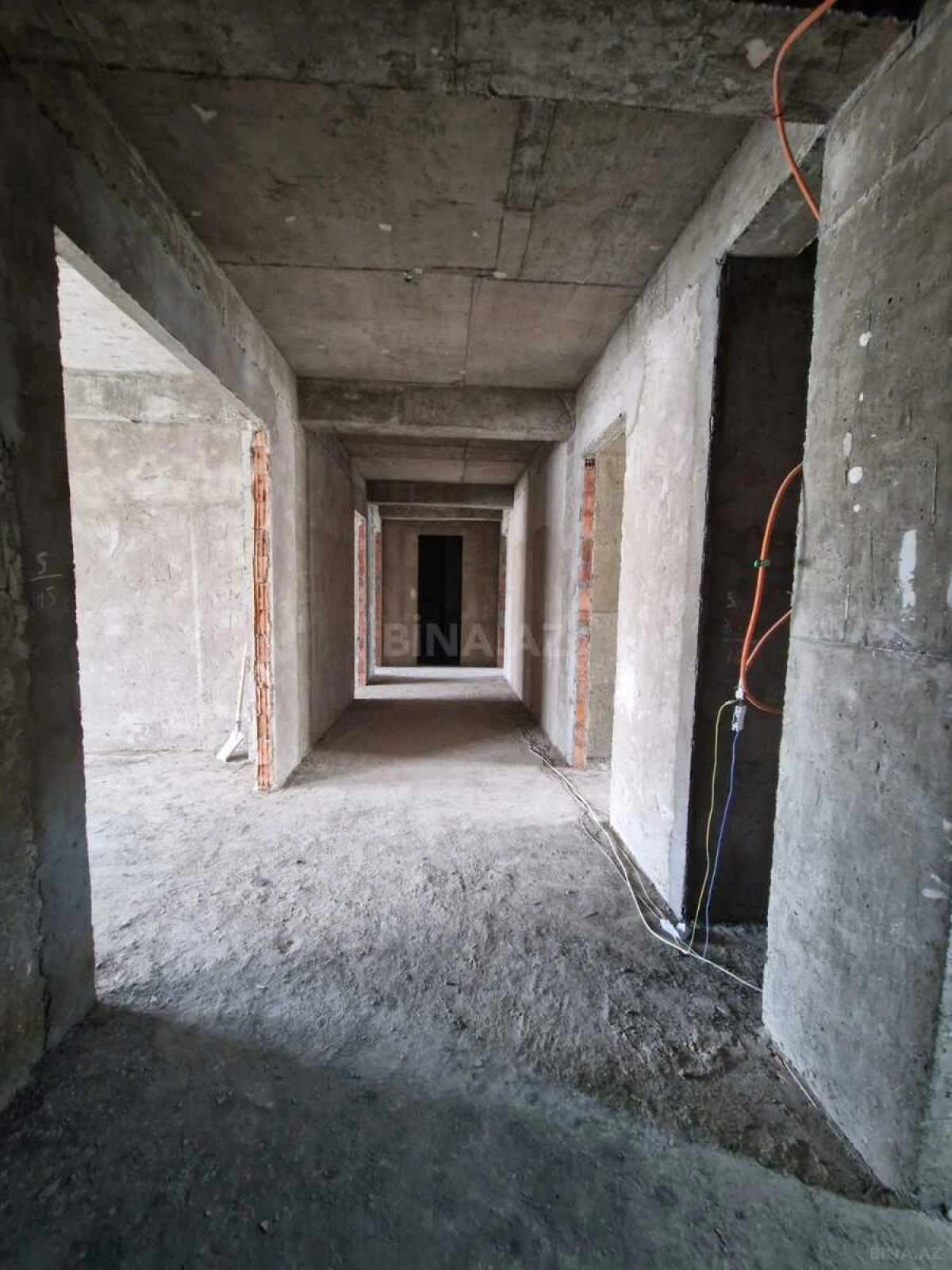 Satılır 4 otaqlı mənzil 167 m²