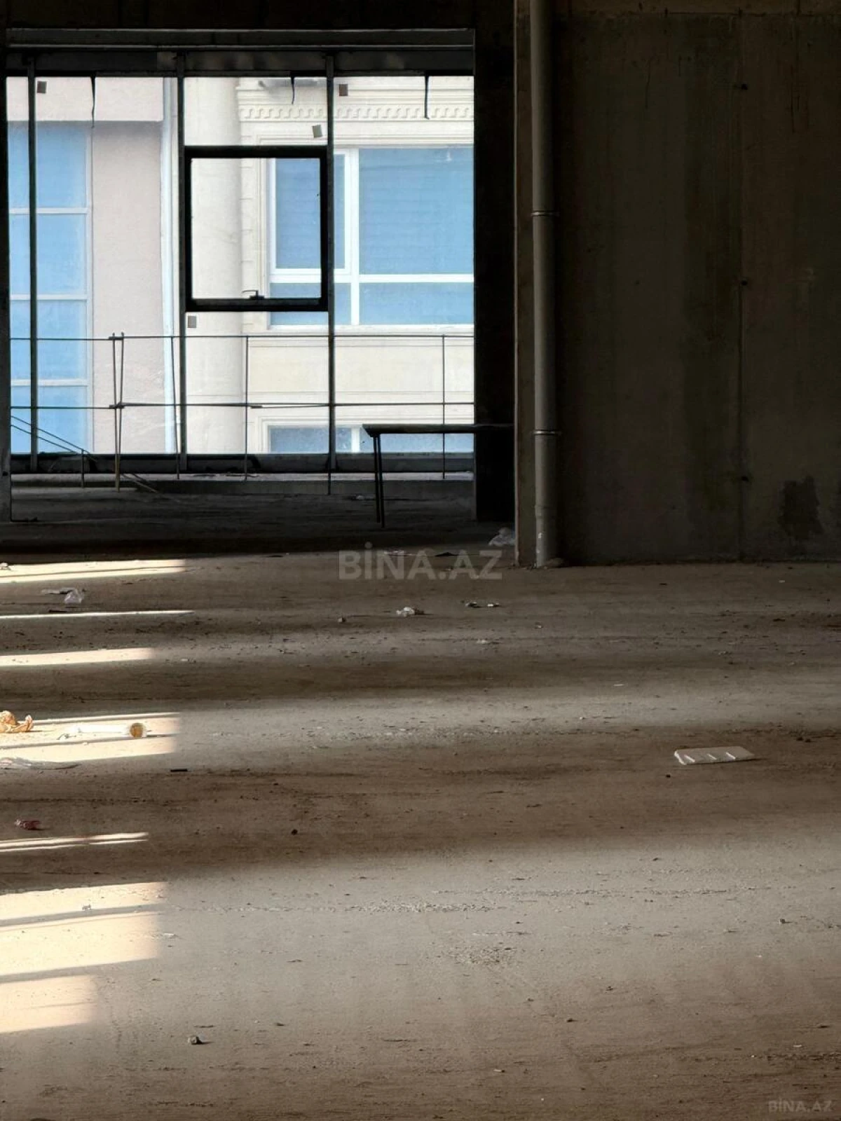 Satılır obyekt 690 m²