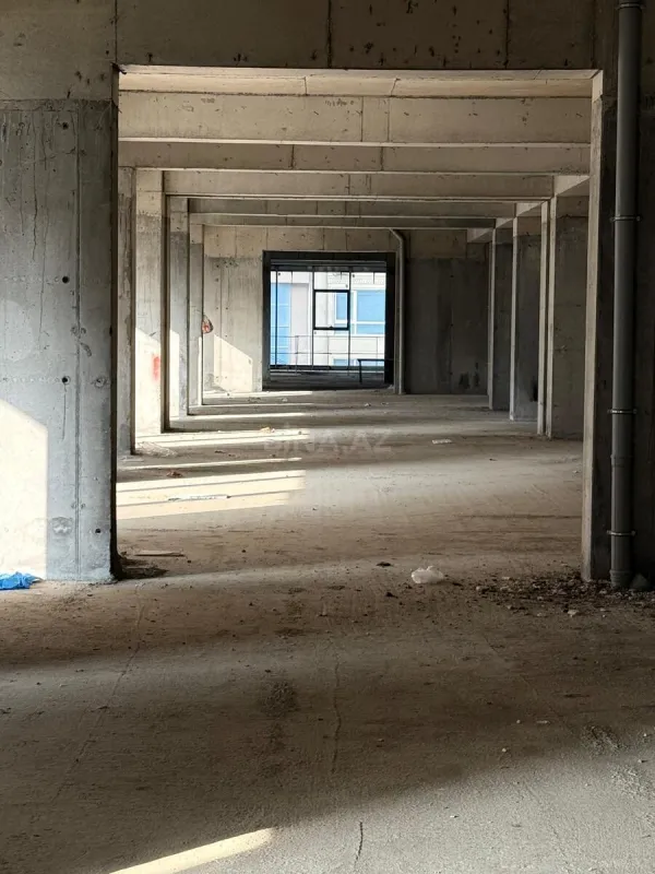 Satılır obyekt 690 m²