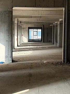 Satılır obyekt 690 m²