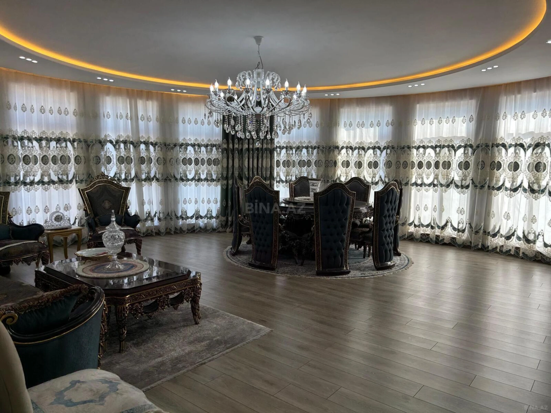 Satılır 5 otaqlı mənzil 230 m²