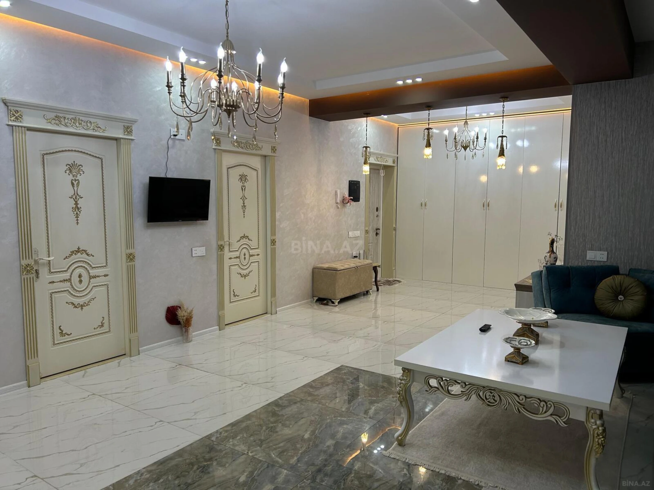 Satılır 5 otaqlı mənzil 230 m²