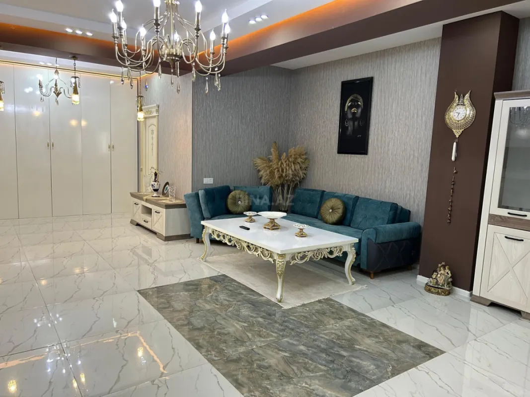 Satılır 5 otaqlı mənzil 230 m²