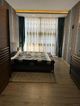 Satılır 5 otaqlı mənzil 230 m²