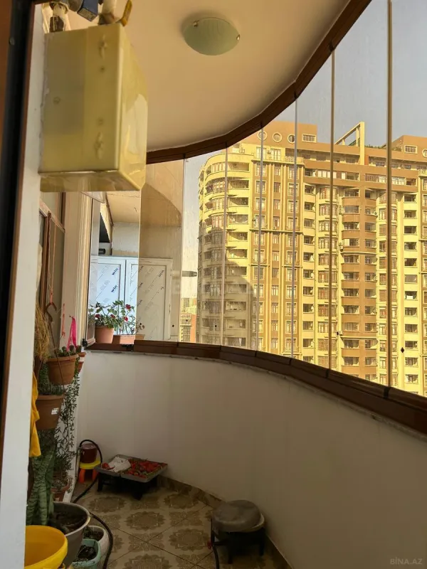 Satılır 5 otaqlı mənzil 230 m²
