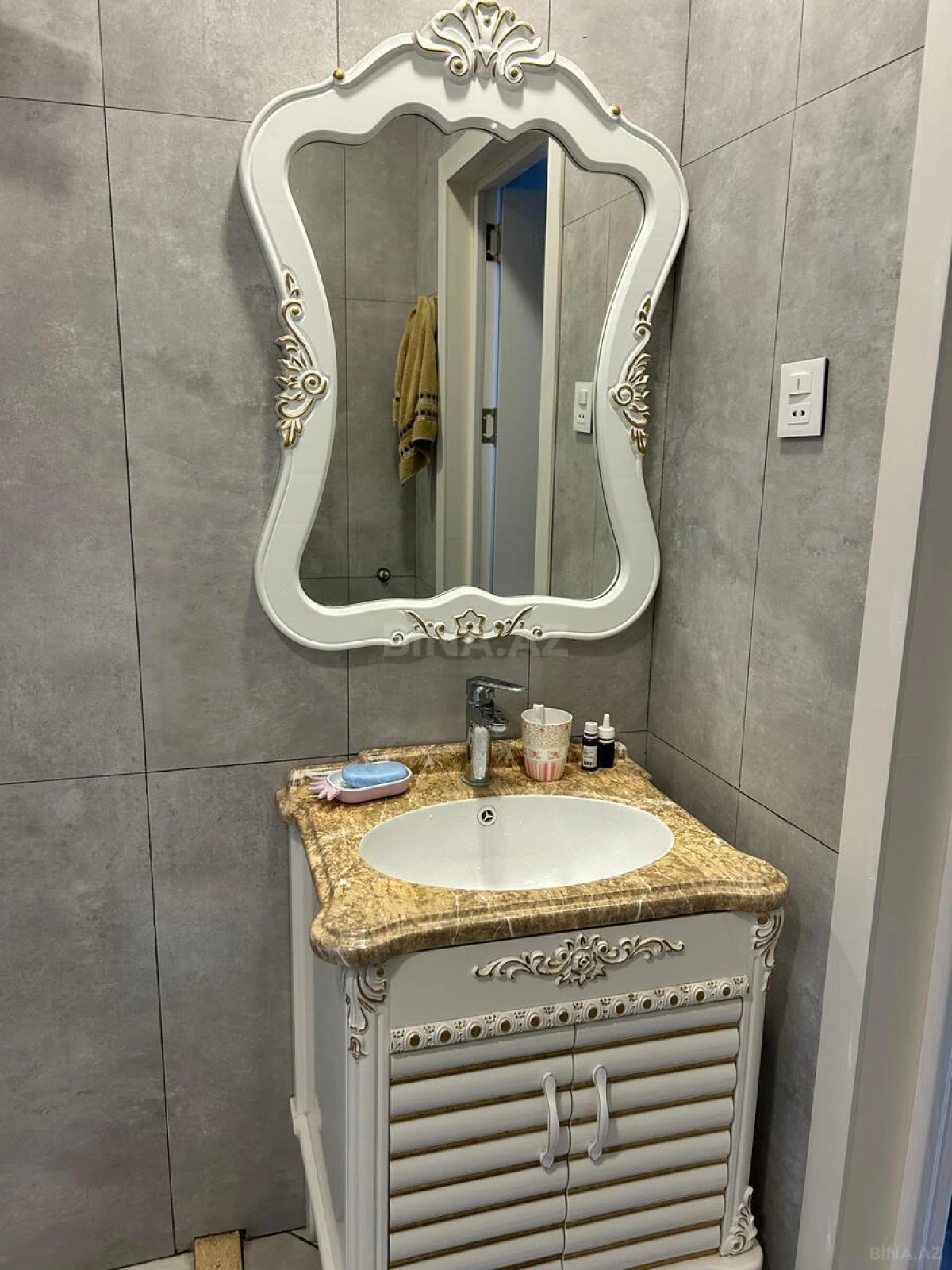 Satılır 5 otaqlı mənzil 230 m²