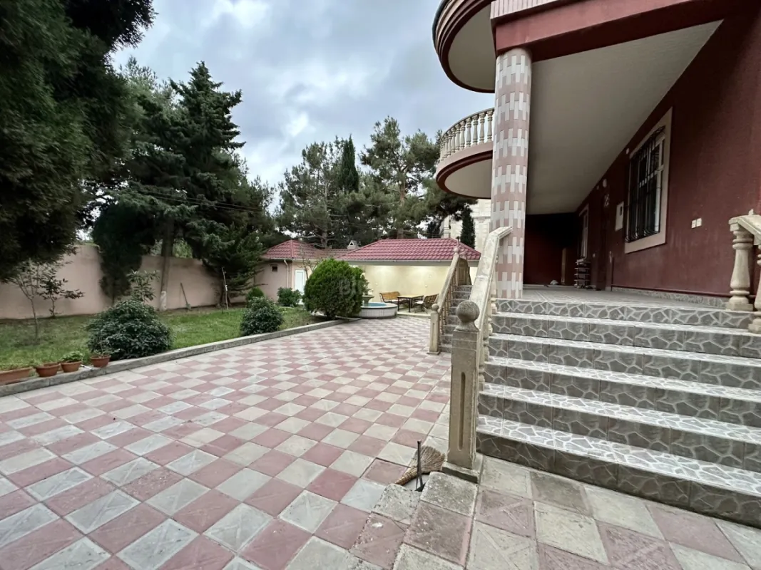 Satılır 5 otaqlı həyət evi 400 m²