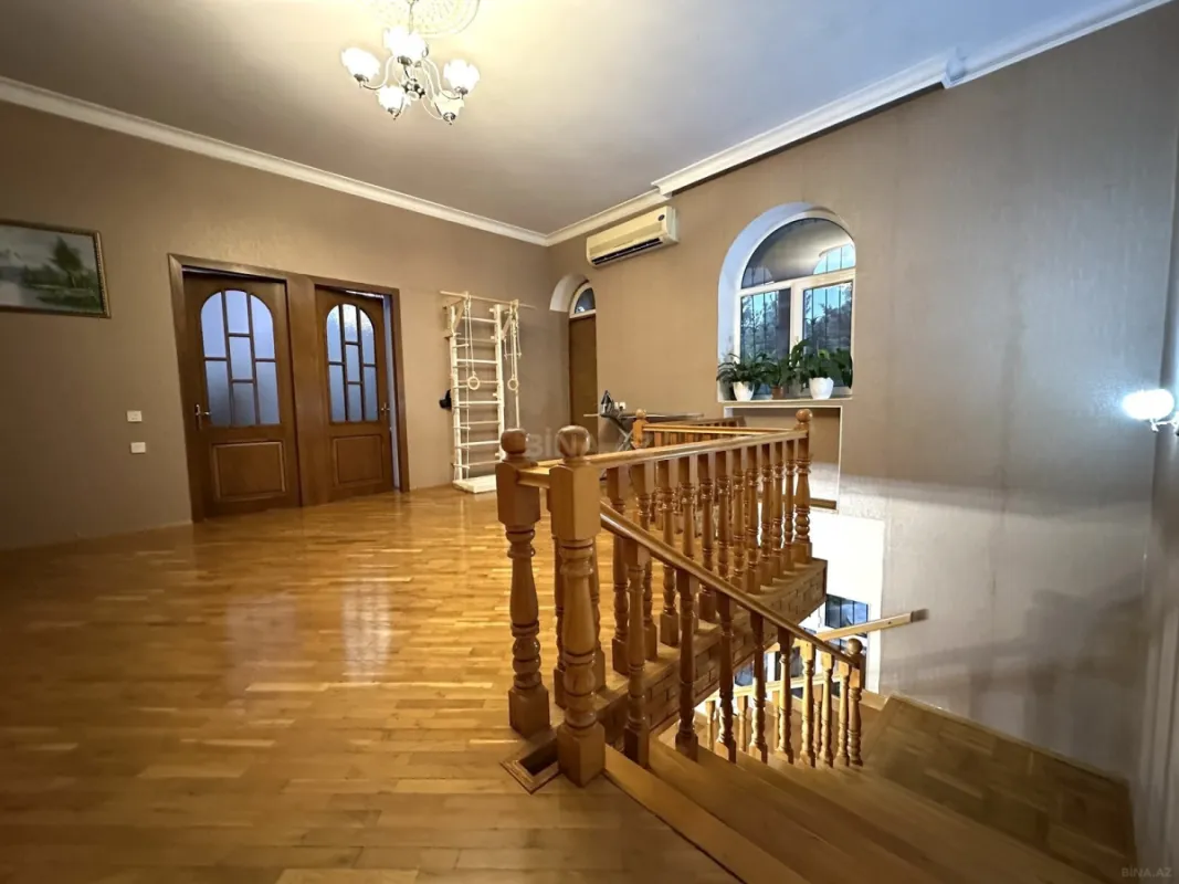Satılır 5 otaqlı həyət evi 400 m²