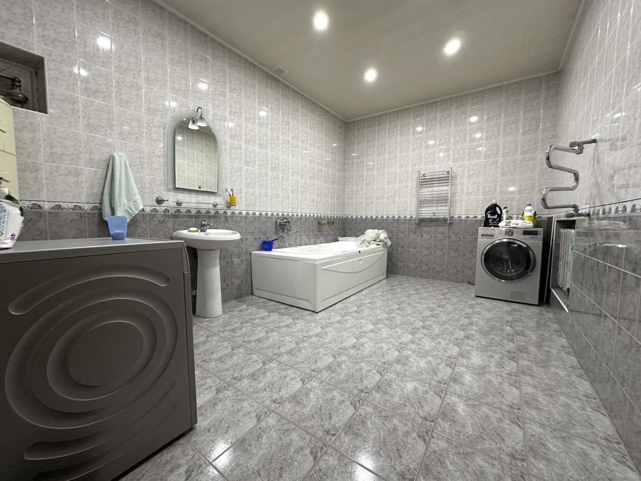 Satılır 5 otaqlı həyət evi 400 m²