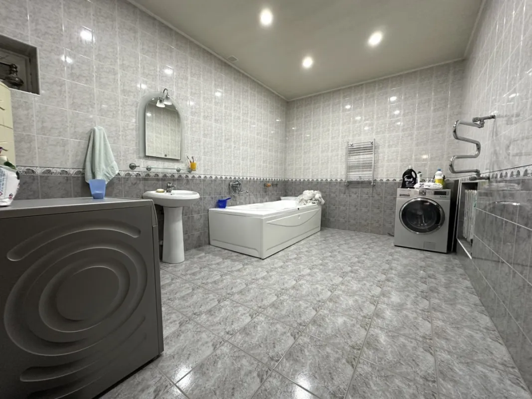 Satılır 5 otaqlı həyət evi 400 m²