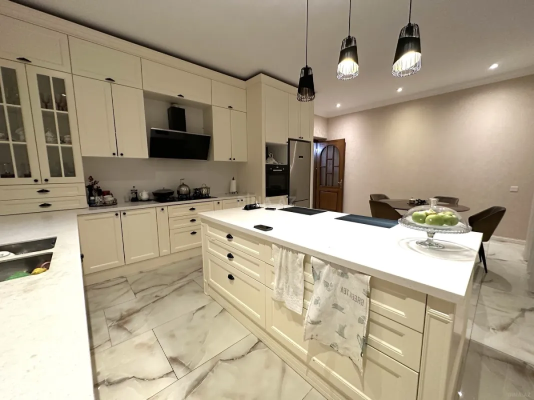 Satılır 5 otaqlı həyət evi 400 m²
