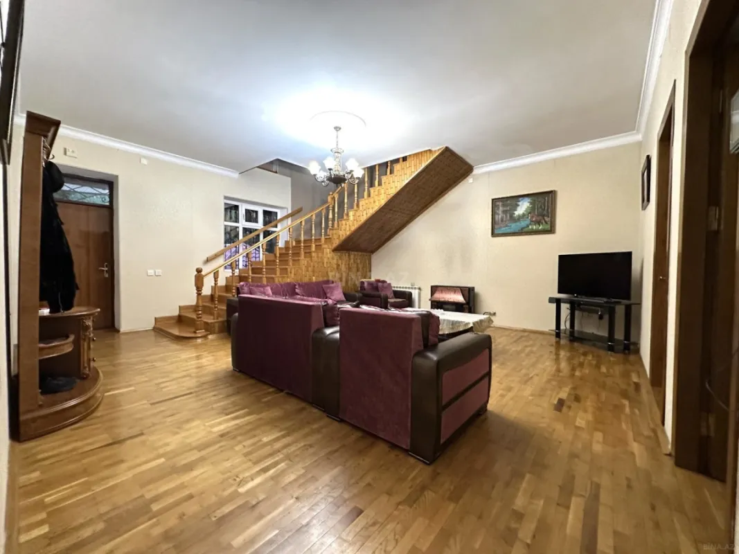 Satılır 5 otaqlı həyət evi 400 m²