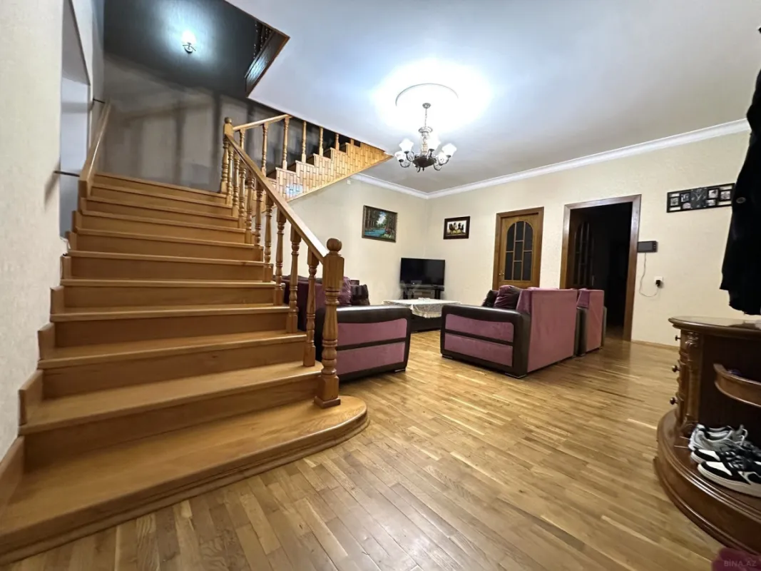 Satılır 5 otaqlı həyət evi 400 m²