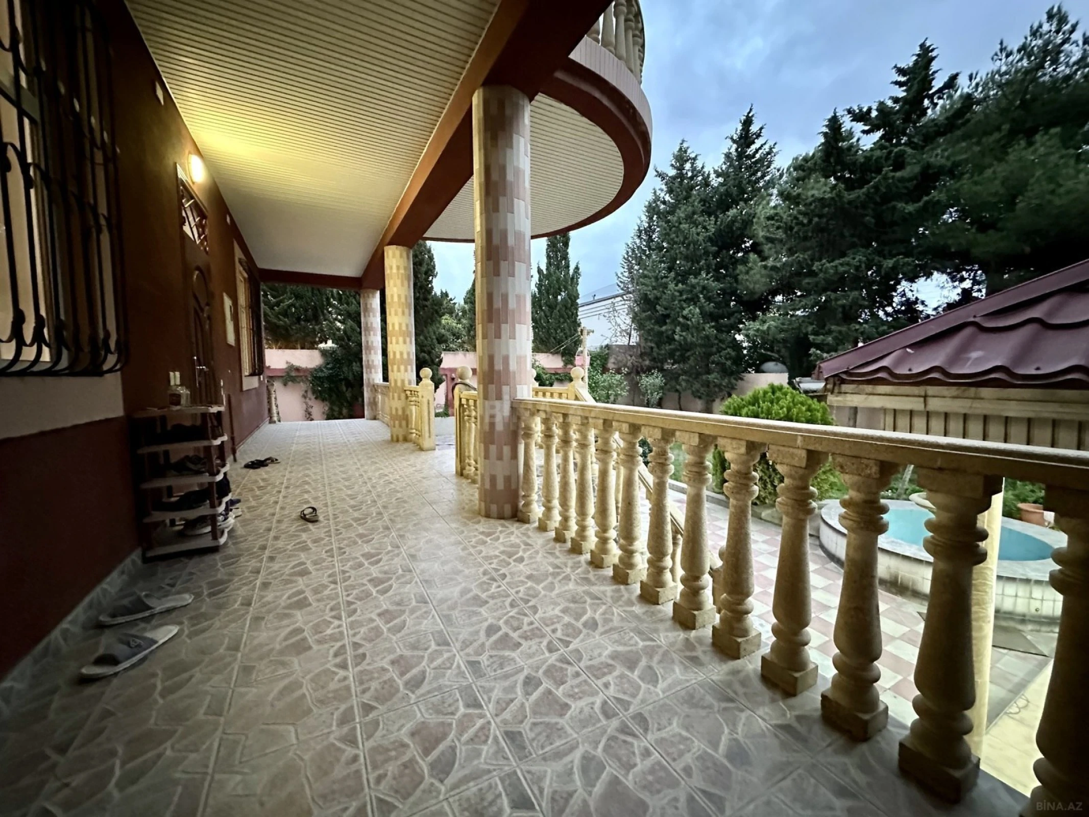 Satılır 5 otaqlı həyət evi 400 m²