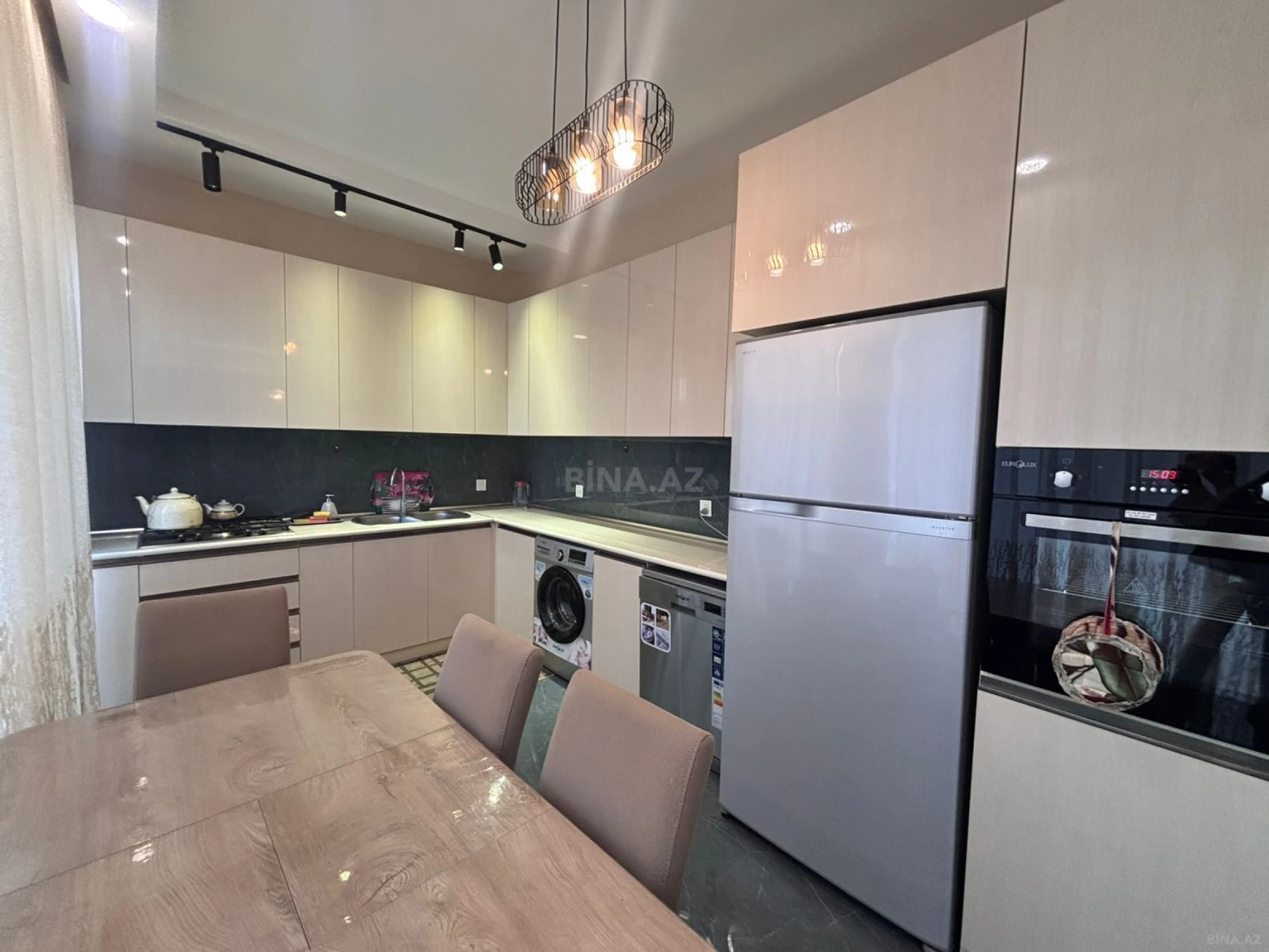 Satılır 5 otaqlı həyət evi 165 m²